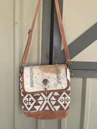 Gezi Crossbody